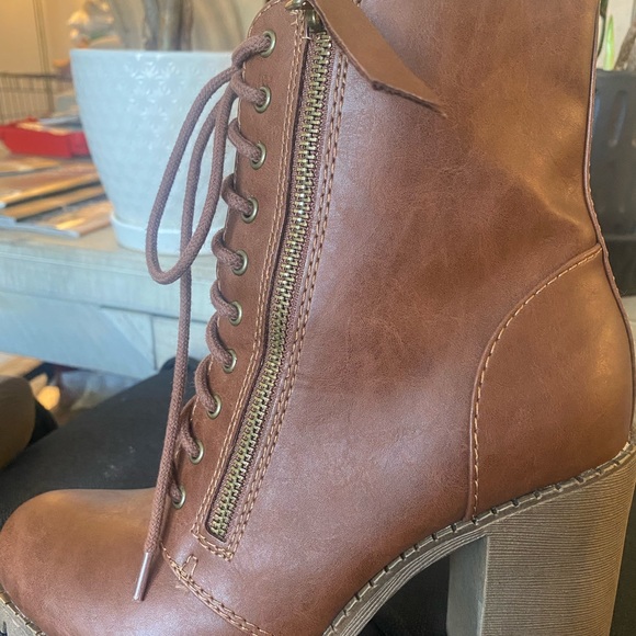 Brown Zip Ankle Booties Size 7 1/2 - Picture 3 of 9